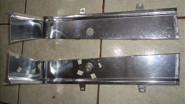 Mustang 66 A 68 Par De Friso INTERNO Da Grade Dianteira