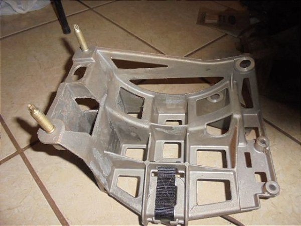 Ford Ka 96 a 99 - Suporte caixa da bateria Original Ford NOVO