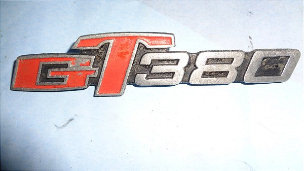 Suzuki GT 380 - Emblema METAL da tampa Usado Com Todos Pinos