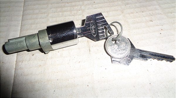 Aero Willys - Miolo Cilindro Da Maçaneta Porta Malas Novo