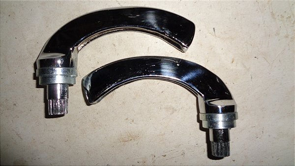 Mercedes Benz 1111 64_71 Par Maçaneta Interna Estriada Nova