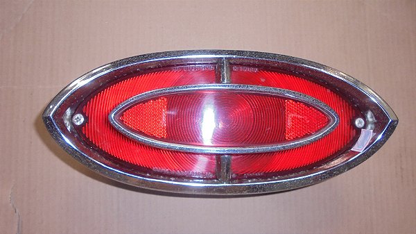 Oldsmobile Super 88 1962 - Lanterna Traseira em ótimo estado