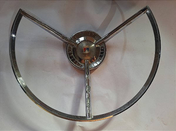 Ford Fairlane 1959 - Aro da buzina do volante com detalhe