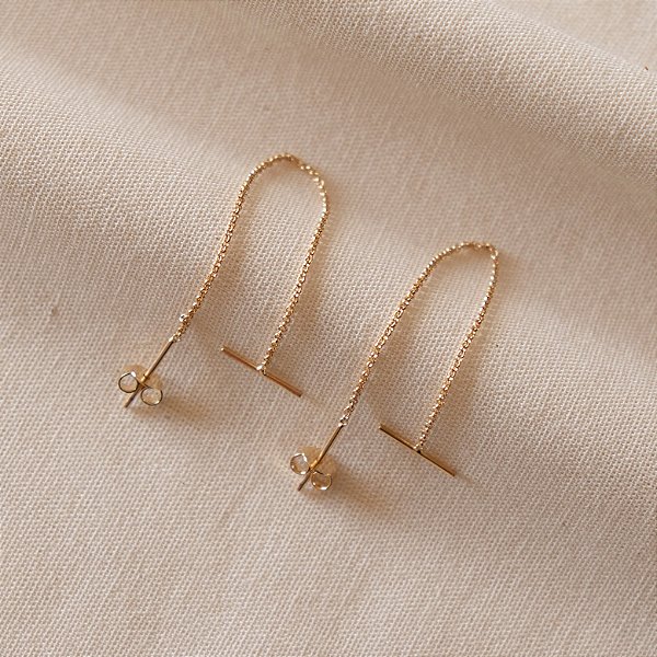 Brinco de Fio Minimalista Folheado a Ouro