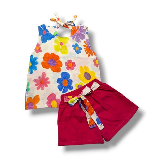 Conjunto Blusa de Viscose de Estampa Digital com Short em Microfibra Peletizada Primaveril