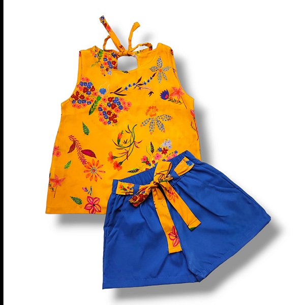 Conjunto Blusa de Viscose de Estampa Digital com Short em Microfibra Peletizada Flores Delicadas