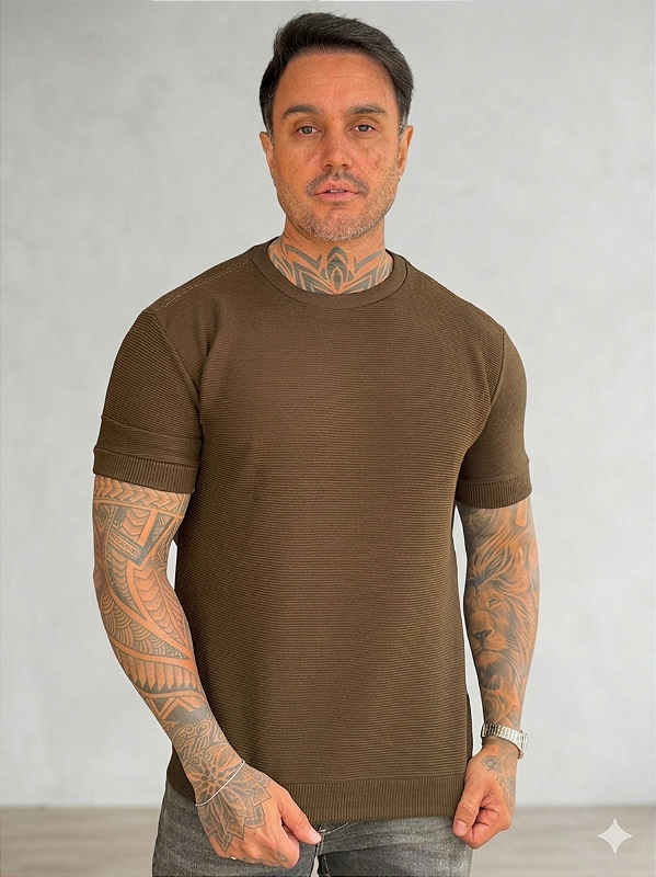 CAMISETA TEXTURA RELEVO MARROM ESCURA