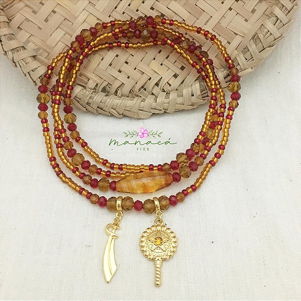 Guia de Oxum Opará Fio de Contas, Miçangas Jablonex Dourada e Vermelha, Pingentes Alfange e Abebé Dourados - 60cm