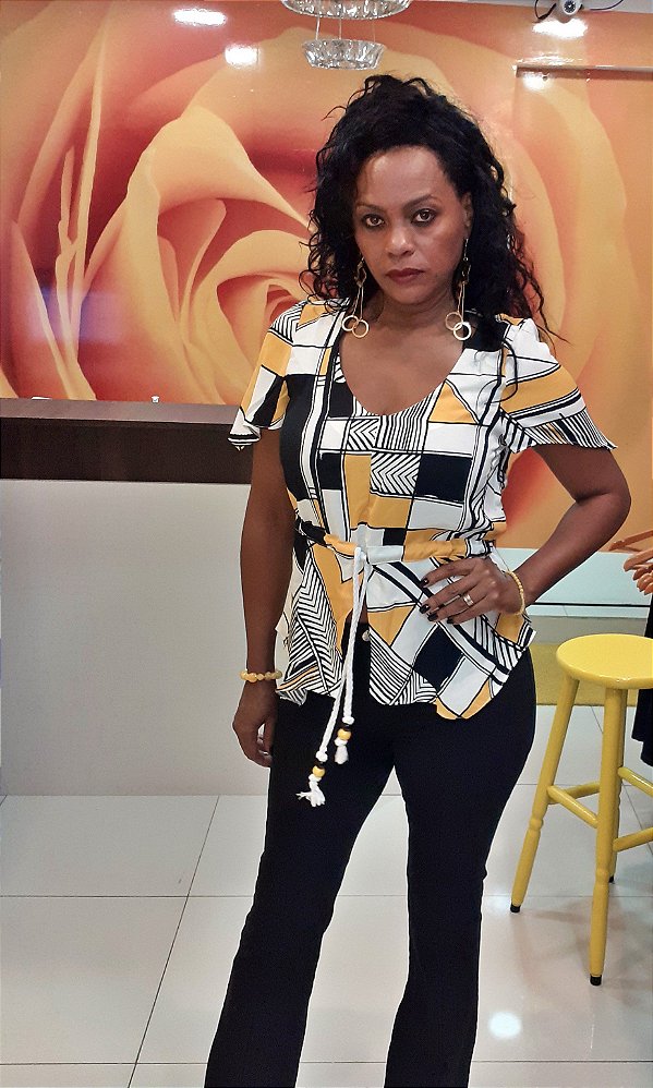 Blusa em Crepe Milan Estampada detalhe corda natural