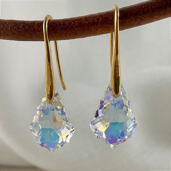 Brincos com cristal austríaco na cor boreal. Modelo barroco