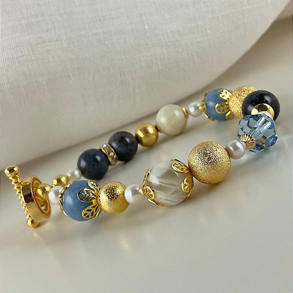 Pulseira troleita, pedra da lua e pérolas barrocas. Peça única.