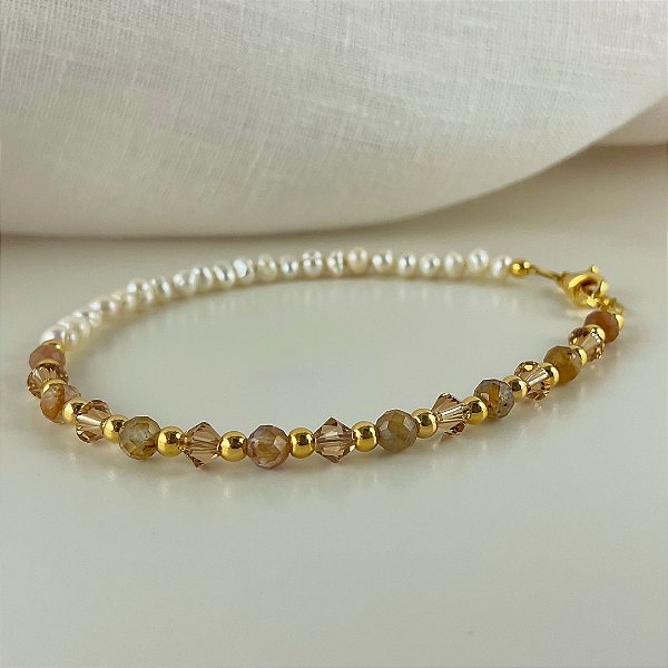 Pulseira safira amarela, pérolas barrocas e cristais austríacos.