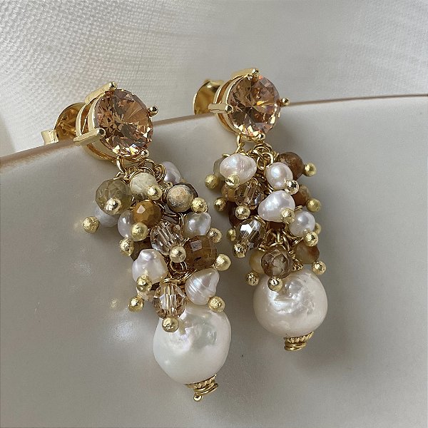 Brincos “Oro di Sera” ( pérolas, safira amarela, Ágata renda )