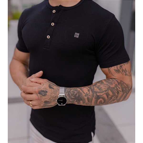 camiseta gola hanley Preta