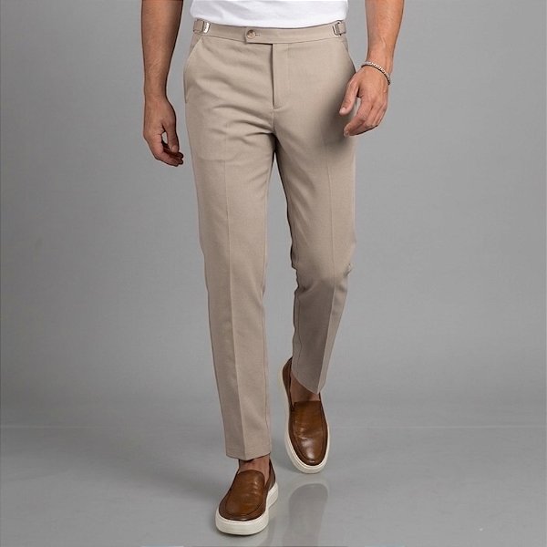 Calça Alfaiataria Slim Viena Khaki Com Regulagem Lateral