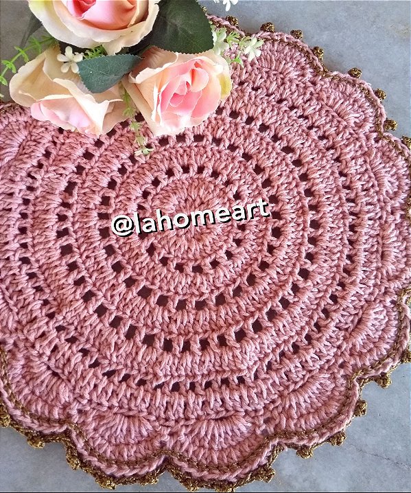 SOUSPLAT DE CROCHÊ - SALMÃO E DOURADO- LOVELY