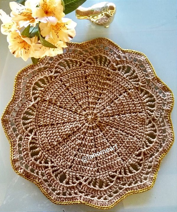 Sousplat de crochê - Cor Bege e dourado - Flora