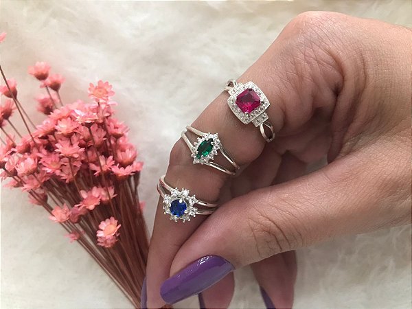 Anel personalizado de formatura na prata com emblema em ouro