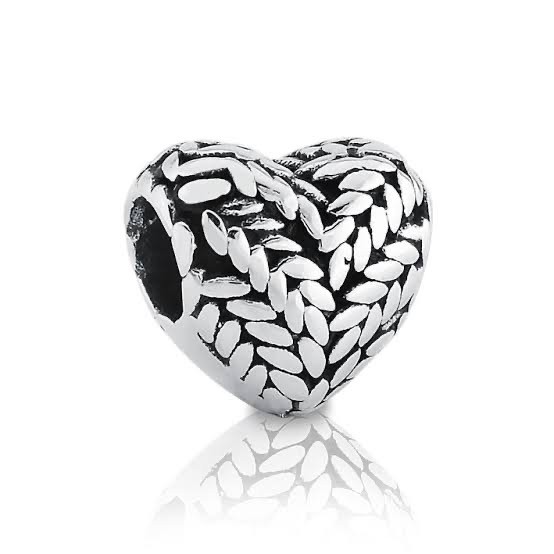 Berloque coração com ramos