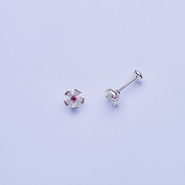 Brinco de flor na tarraxa baby na prata