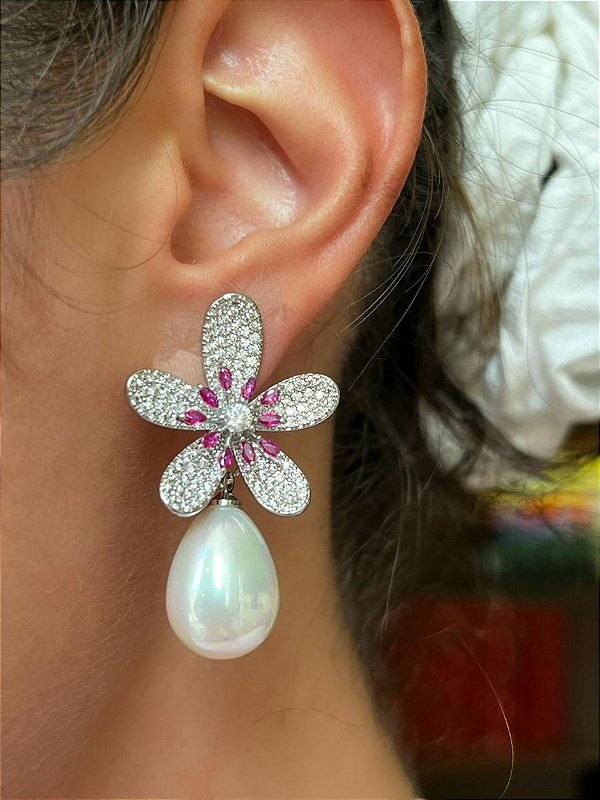 Brinco de flor com pérola Shell