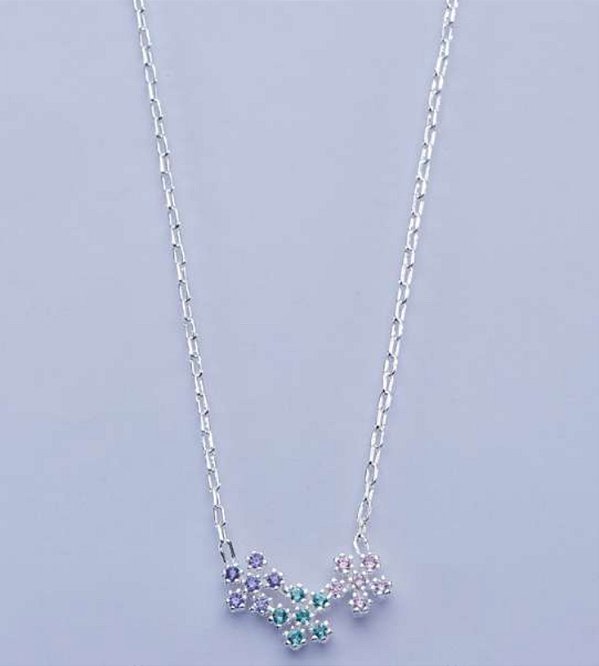 Colar três flores na prata 925