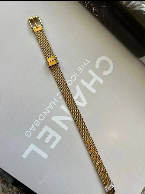 Pulseira de fita dourada