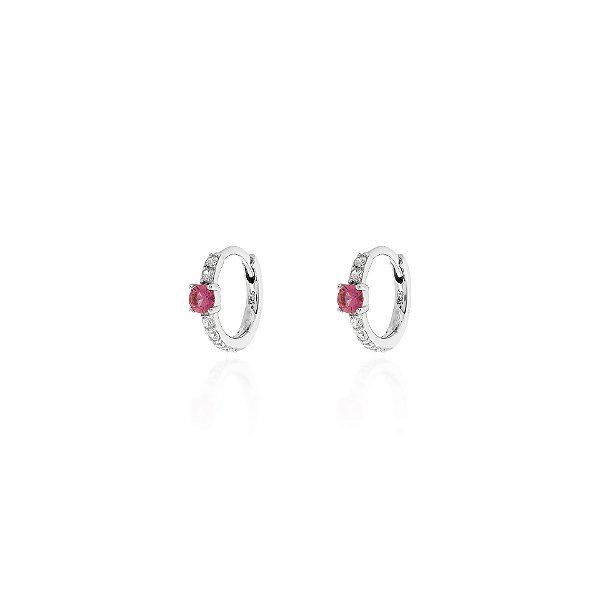 Argola cravejada com ponto de luz pink na prata 925