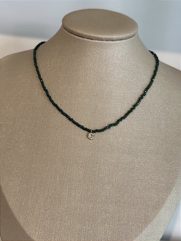 Colar de cristais esmeralda com letra (escolha a letra)