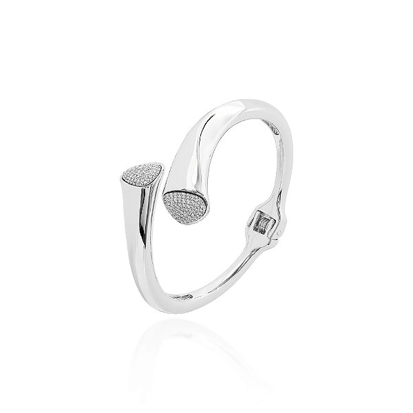 Bracelete entreaberto formato orgânico postas cravejadas