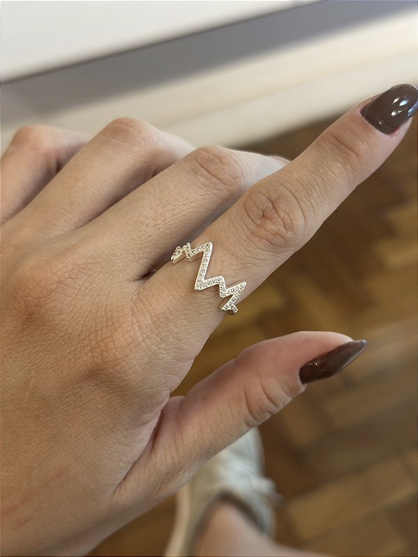 Anel de batimentos cravejado na prata 925 (escolha o tamanho)