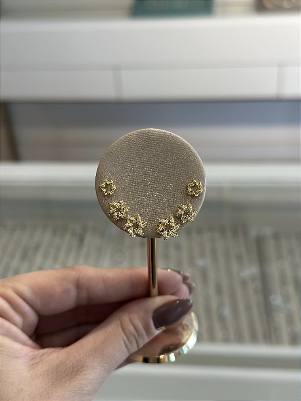 Trio de flor cravejada dourada