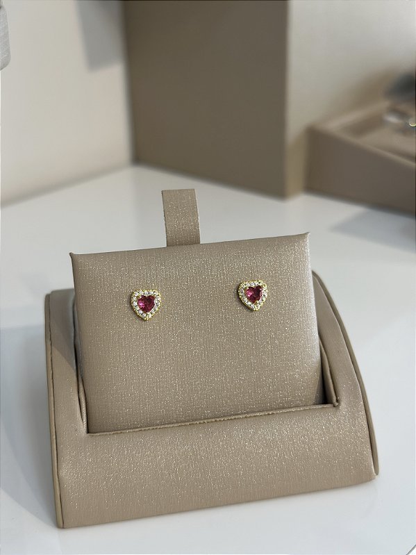 Brinco coração rubi