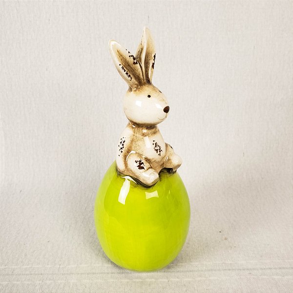 Coelho de cerâmica sentado no ovo - Verde 17cm