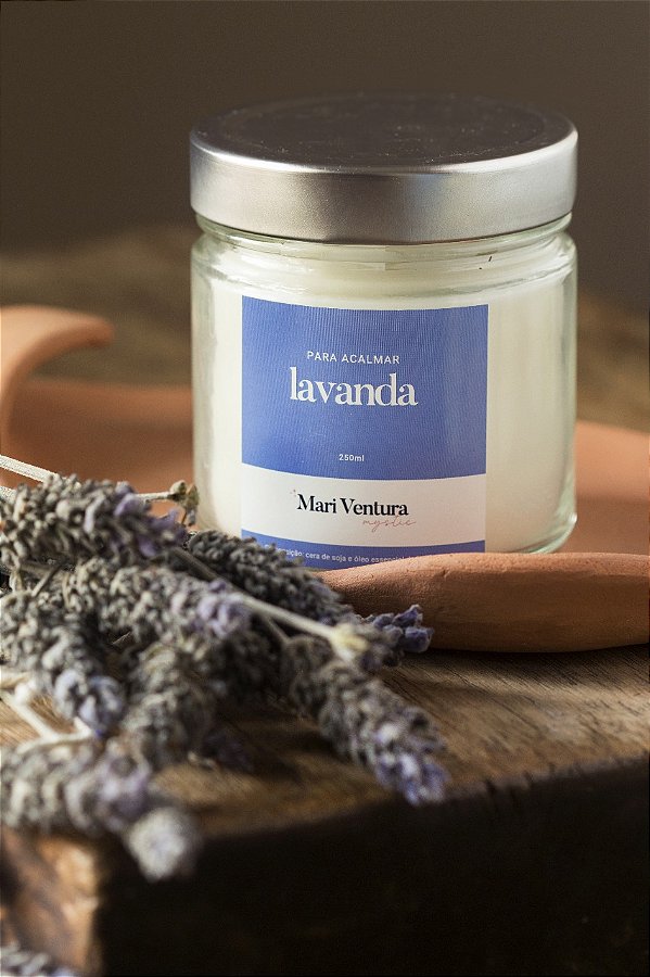 Vela Aromatizada com Óleo Essencial de Lavanda
