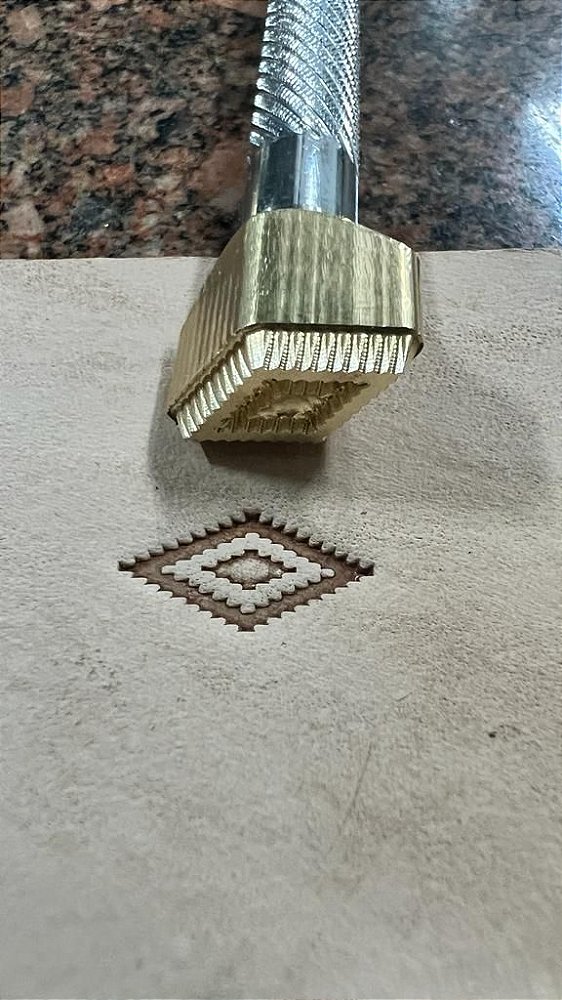 PINO LATÃO Losango Picotado  P226