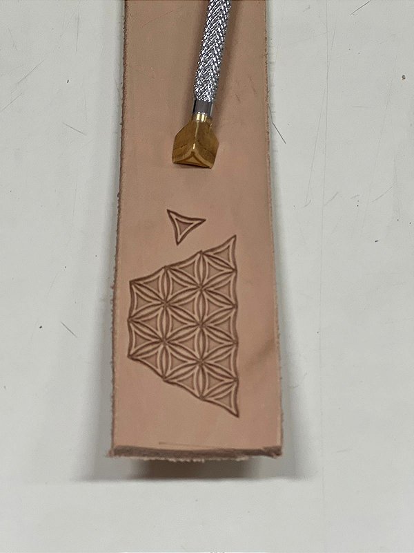 PINO LATÃO  Logo  P230 triangulo