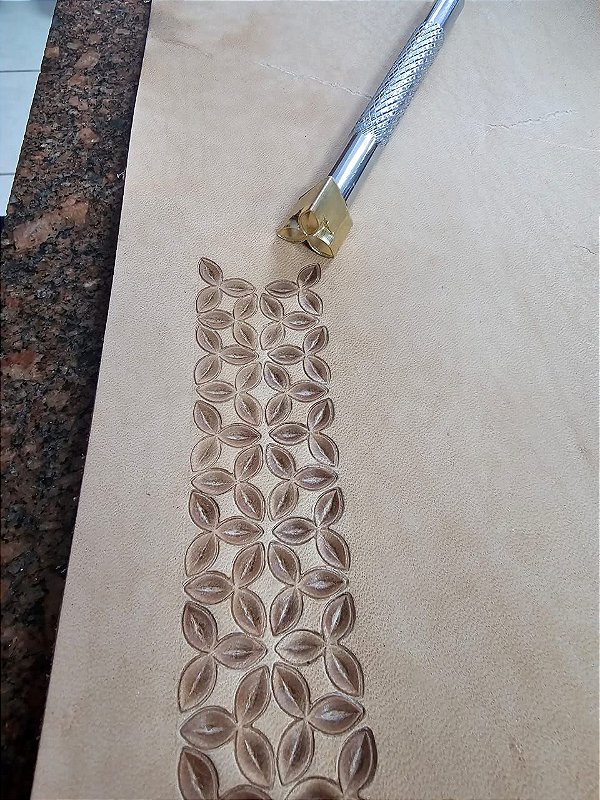 PINO LATÃO flor  P307