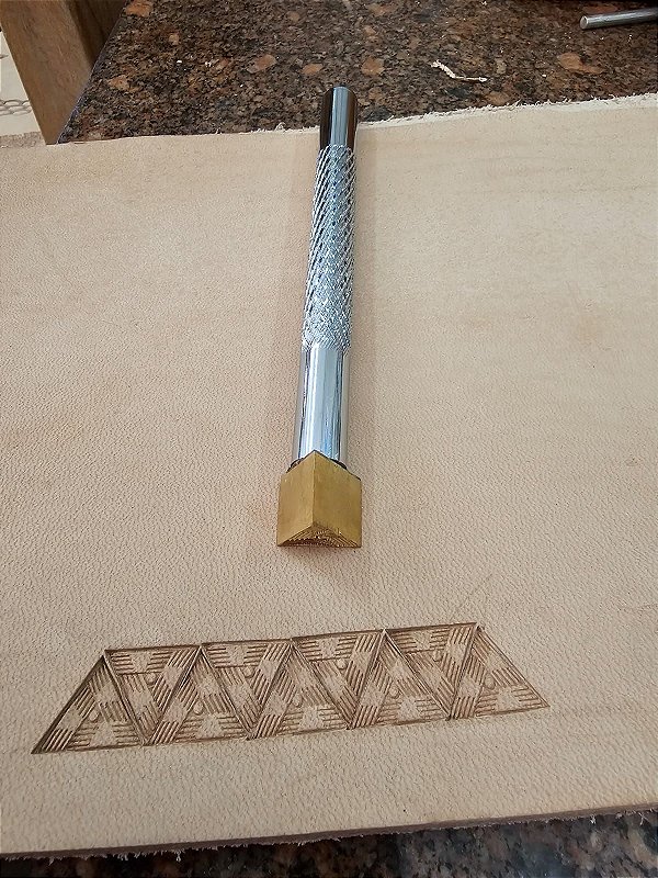 PINO LATÃO  P306  Triangulo balaio