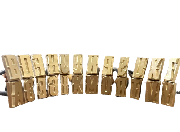 JOGO DE LETRAS LATÃO 5 CM