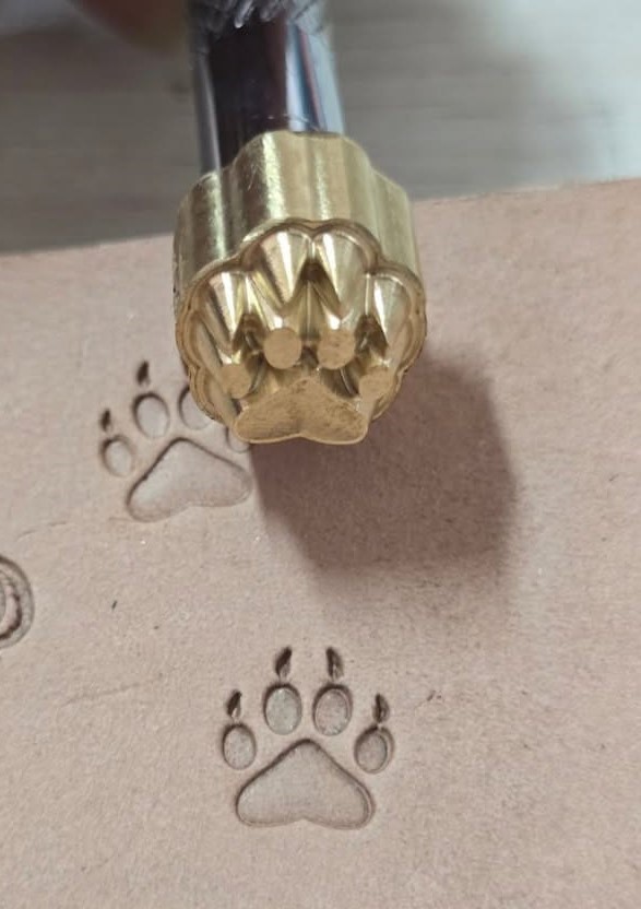 PINO LATÃO  P138 Patinha de Onça 2,5cm