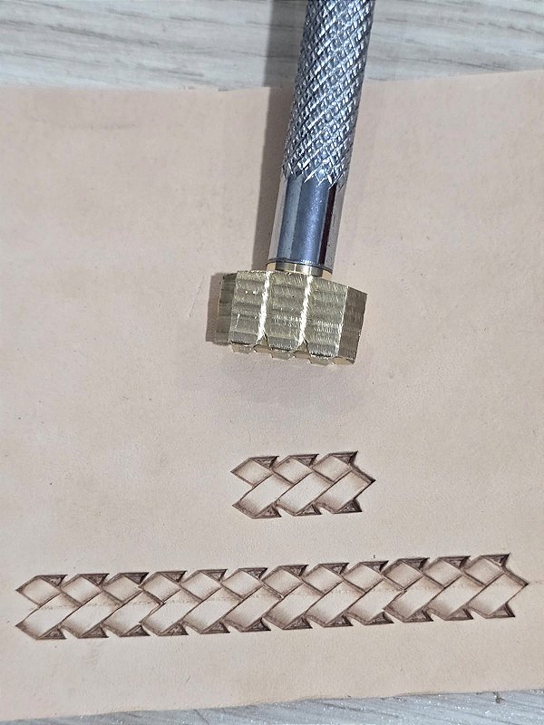 PINO LATÃO Trança P424 (20mm x 9mm)