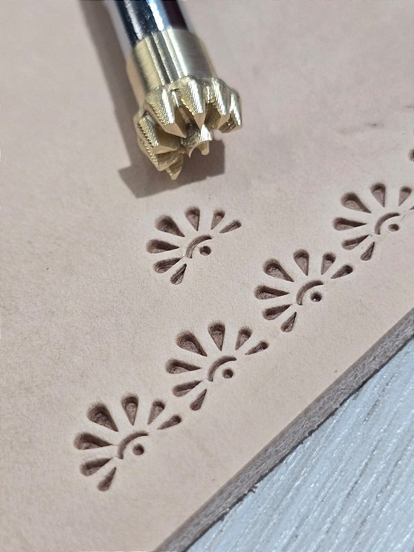 PINO LATÃO Meia Flor P425 (9mm x 8mm)