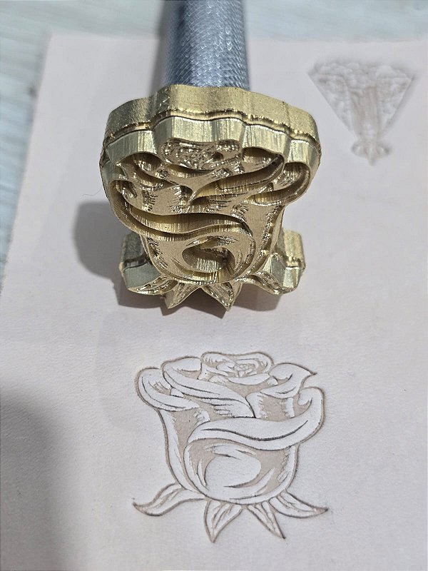 PINO DE LATÃO Botão de Rosa P139 3cm x 3cm