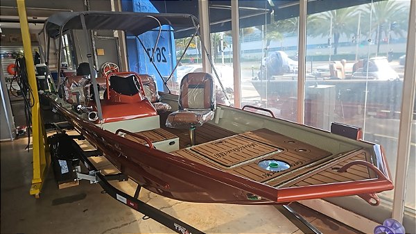 Barco Tornado 550 BASS G2 Freedeck popa alta com motor Anmax 30 HP 2T rabeta 15" elétrica e comando original preço PJ + Carreta + Acessórios de navegação montados - Pronta Entrega