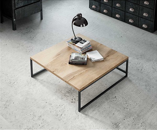 Mesa de centro com base metálica