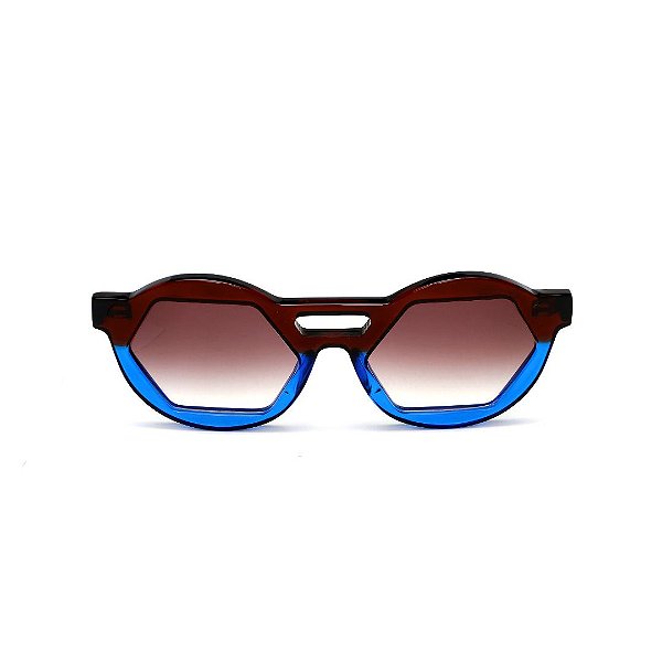 Óculos de Sol Gustavo Eyewear G134 9. Cor: Marrom e azul translúcido. Haste preta. Lentes marrom.
