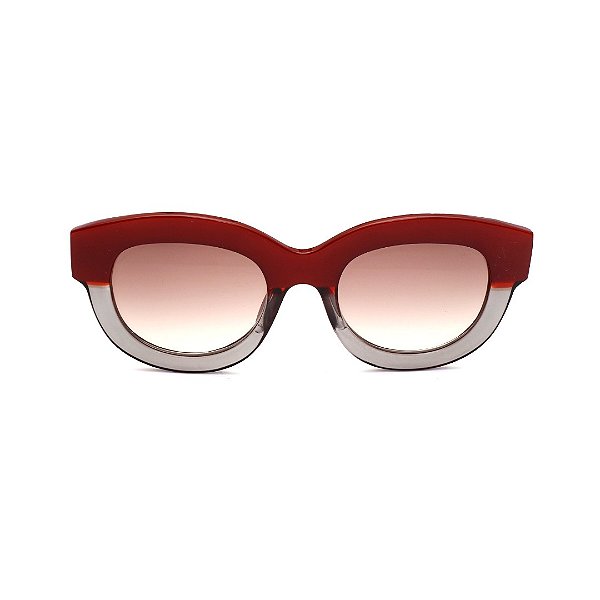 Óculos de Sol Gustavo Eyewear G12 1 nas cores doce de leite escuro e fumê, com as hastes em animal print e lentes marrom.