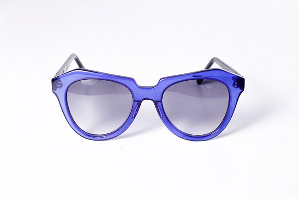 Óculos de Sol Gustavo Eyewear G23 3 na cor azul, hastes pretas e lentes cinza.