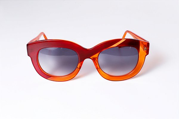 Óculos de Sol Gustavo Eyewear G12 7 nas cores vermelha e laranja, hastes laranjas e lentes marrom.